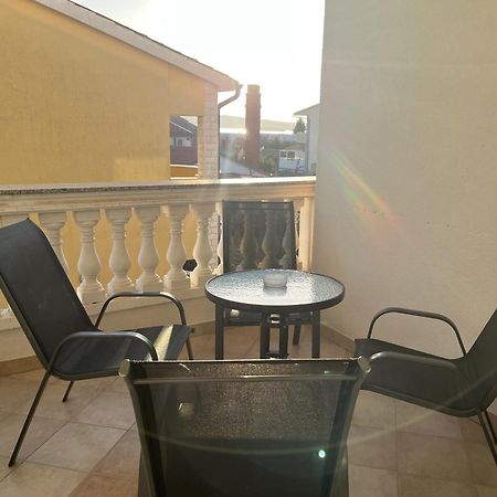Burle Apartment With Free Private Parking 메덜린 외부 사진