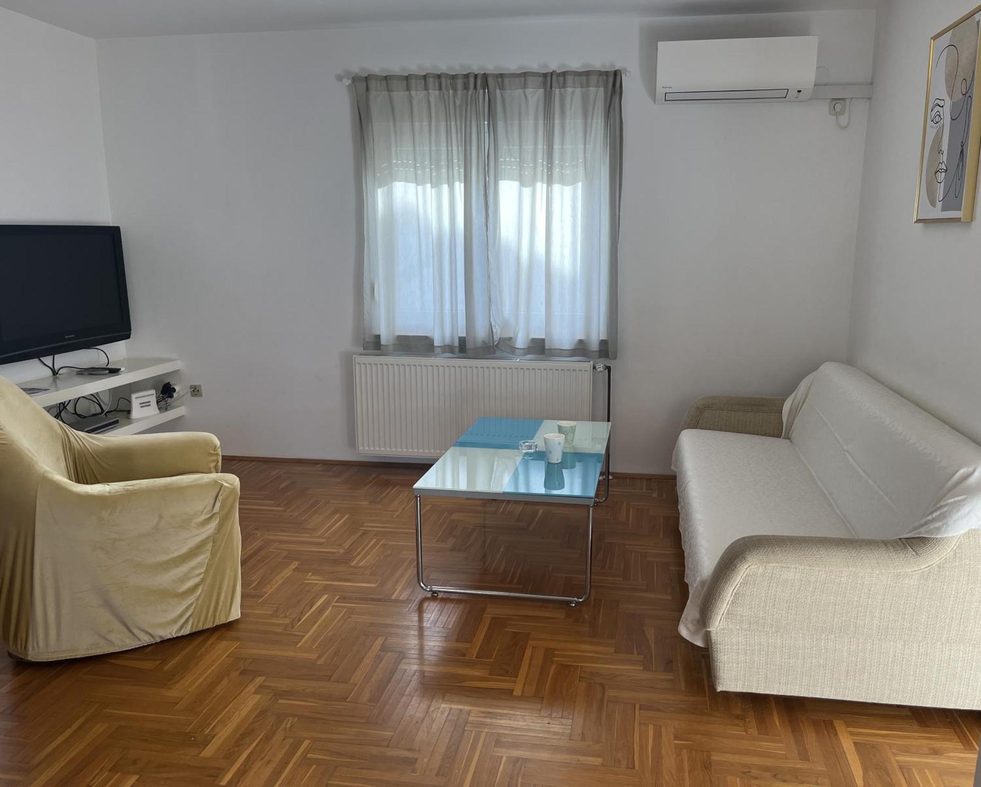 Burle Apartment With Free Private Parking 메덜린 외부 사진