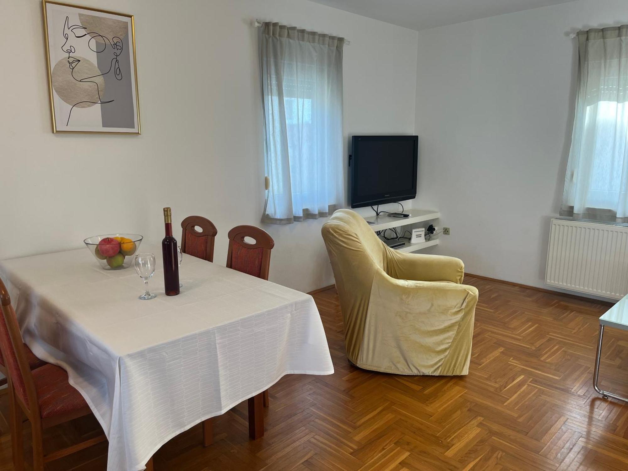 Burle Apartment With Free Private Parking 메덜린 외부 사진
